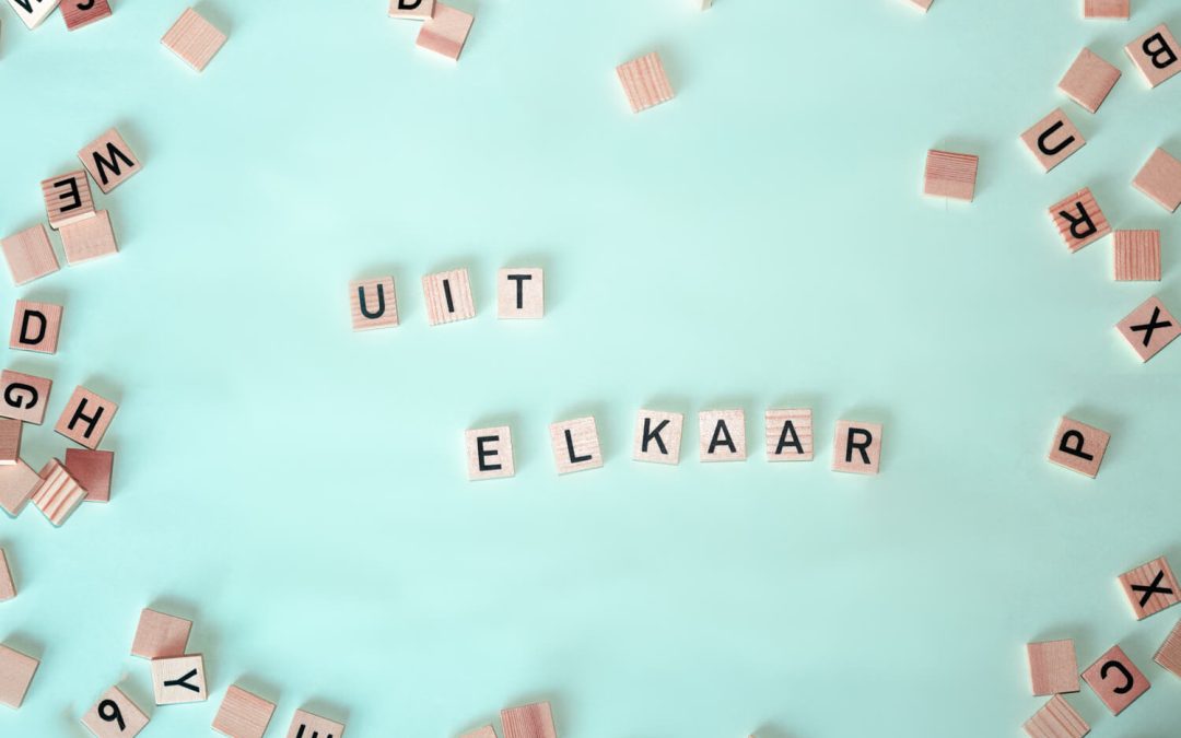 uit elkaar